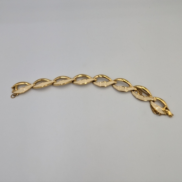 Vintage Monet Link Bracelet Cream Enamel Gold Tone Safety Chain Fold Clasp - Picture 6 of 13
